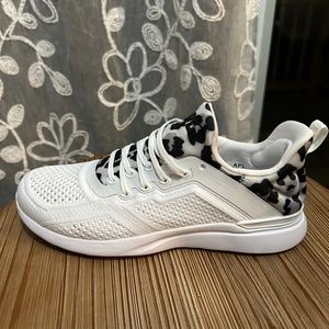 APL tech loom tracer leopard